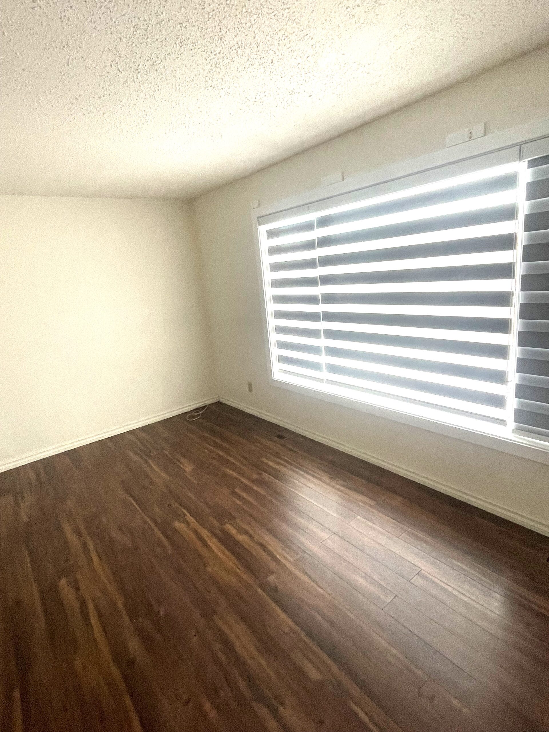 5 BEDROOM + Den and 2 BATHROOM - 3518 78 St NW-9